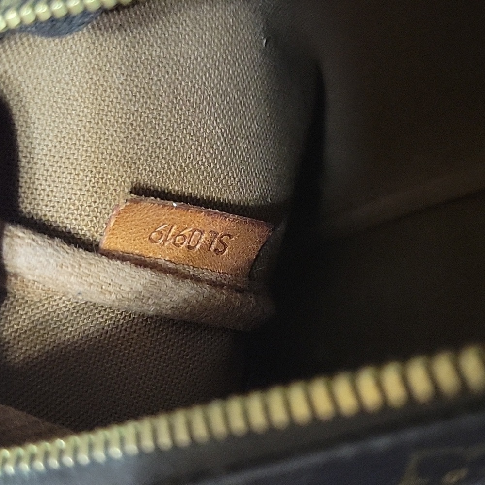 Louis Vuitton Pochette Monogram - Picture 8 of 8